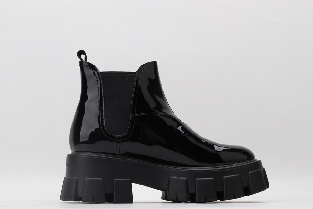 P*rada SNEAKER